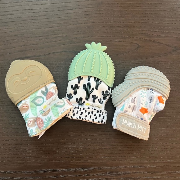 Itsy Ritsy Teething Mitts - Picture 1 of 1